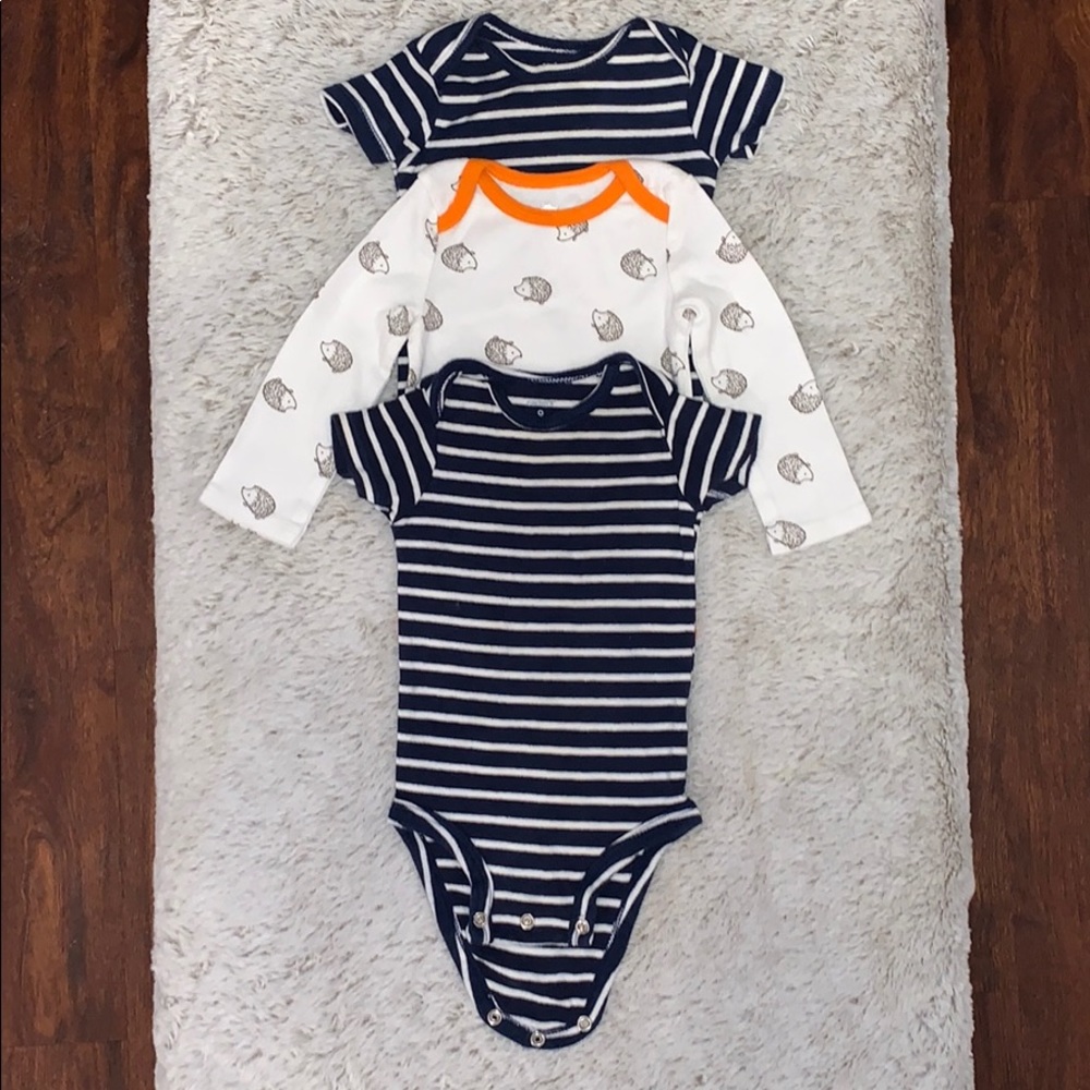 2 short-sleeve onesie, 1 long-sleeve onesie